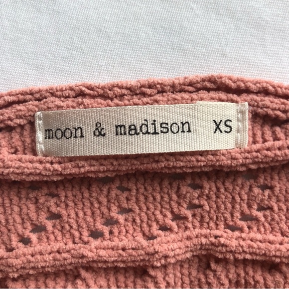 Moon & Madison Chenille V-neck Twist Back Pointelle Knit Sweater Pink Size XS - Picture 5 of 6